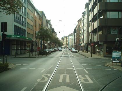  Bild: Kreuzung Friedrichstr. / Kirchfeldstr., Richtung Süden 