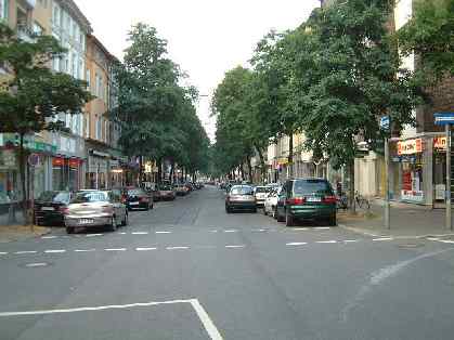  Bild: Kreuzung Neusser Str. / Lorettostr. / Weiherstr., Richtung NordenNordosten 