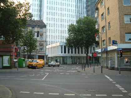  Bild: Kreuzung Neusser Str. / Lorettostr. / Weiherstr., Richtung Westen 