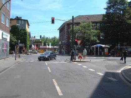 Bild: Kreuzung Aachener Str. / Suitbertusstr., Richtung Osten 
