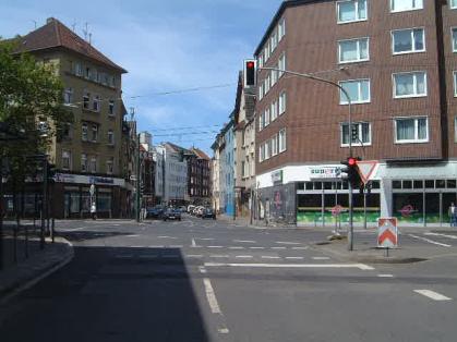  Bild: Kreuzung Aachener Str. / Suitbertusstr., Richtung Westen 