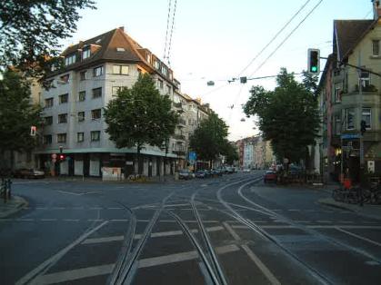  Bild: Kreuzung Brunnenstr. / Himmelgeister Str. / Suitbertusstr. / Fruchtstr. / Witzelstr., Richtung Süden 