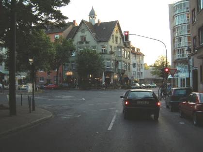  Bild: Kreuzung Brunnenstr. / Himmelgeister Str. / Suitbertusstr. / Fruchtstr. / Witzelstr., Richtung Westen 